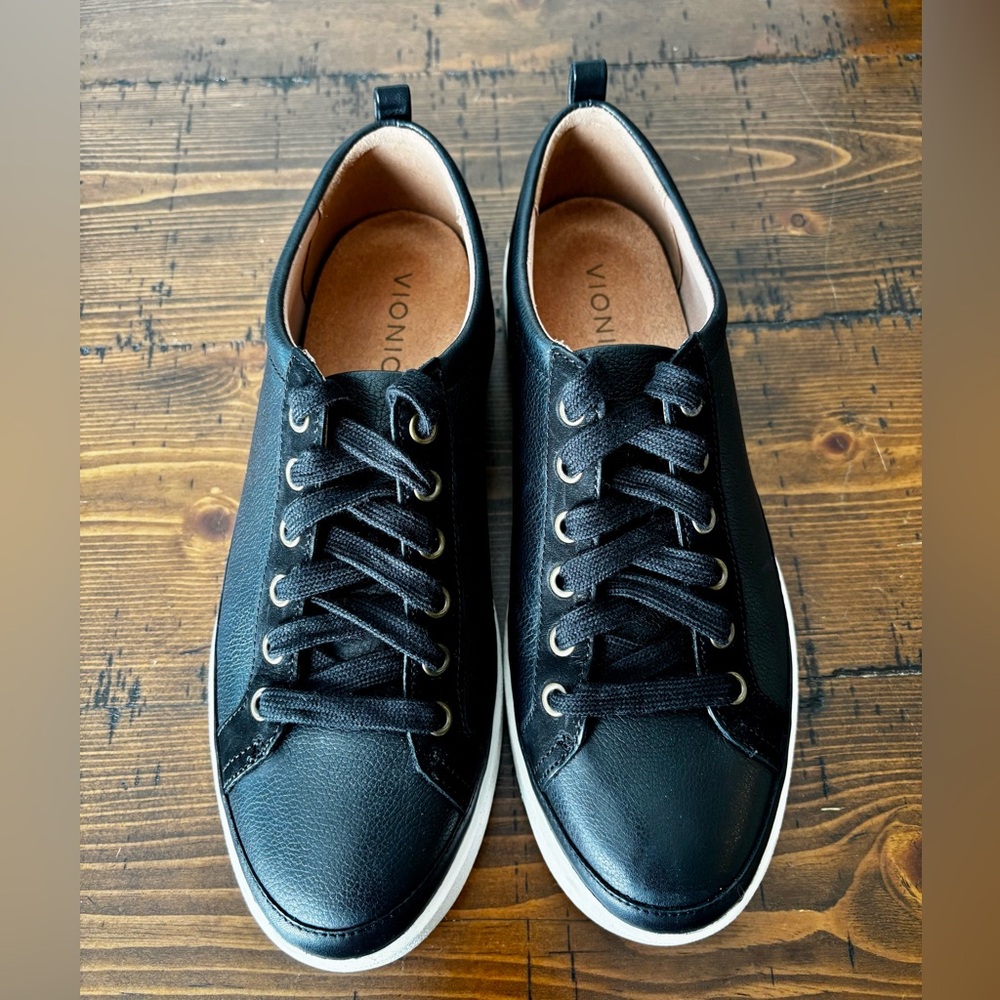 Vionic Women’s Winnie Black Leather Sneakers size 9.5 EUC